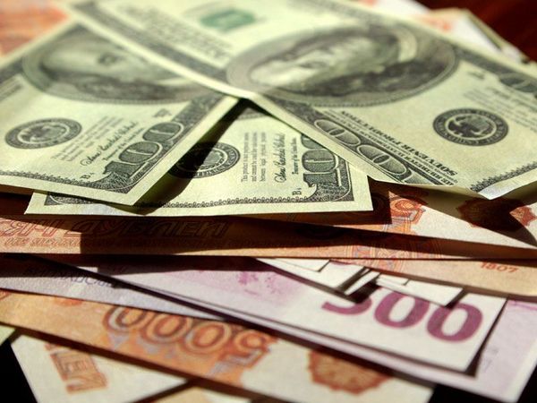 На 46,64 коп вырос средневзвешенный курс доллара на ЕТС