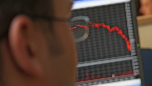 Биржи Европы закрылись резким спадом индексов на опасениях за Грецию