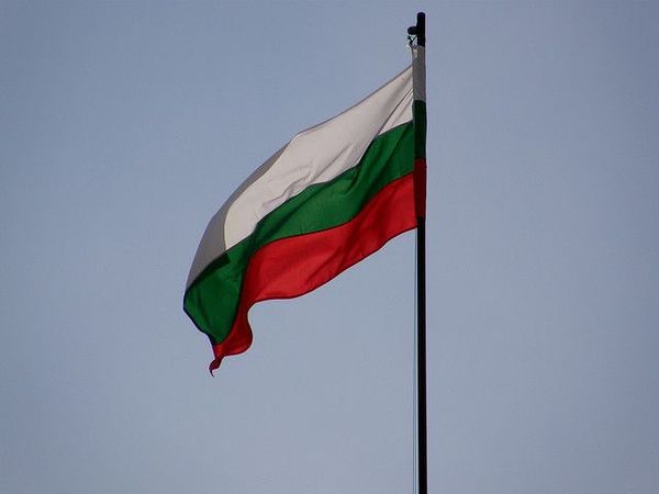 S&P подтвердило рейтинг Болгарии на уровне ВВВ со стабильным прогнозом S&P подтвердило рейтинг Болгарии на уровне ВВВ со стабильным прогнозом