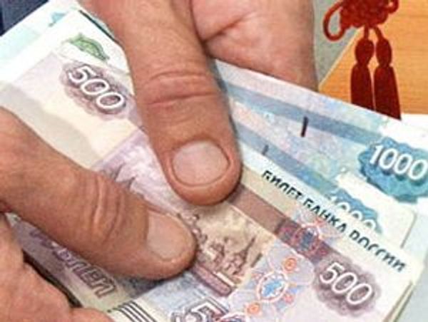 Рубль падает к корзине на усилении опасений фискального обрыва в США