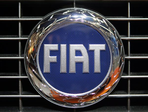 Власти Польши уговаривают Fiat не увольнять рабочих, а сократить им рабочий день Власти Польши уговаривают Fiat не увольнять рабочих, а сократить им рабочий день