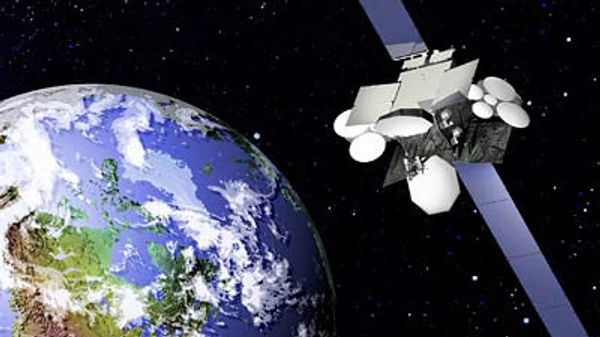 Спутник Ямал-402 поднимет себя на геостационарную орбиту