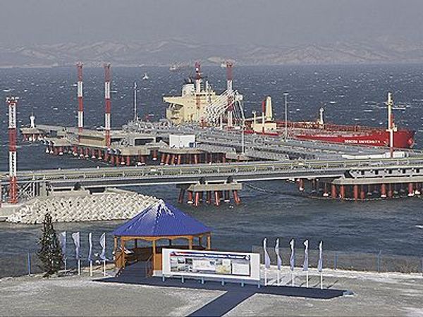 РФ за 10 месяцев снизила экспорт нефти в дальнее зарубежье на 1,1% - до 174,5 млн тонн - ФТС