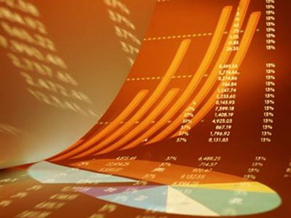 Рынок акций РФ теряет 4,1-5,2% после выхода слабой статистики в США